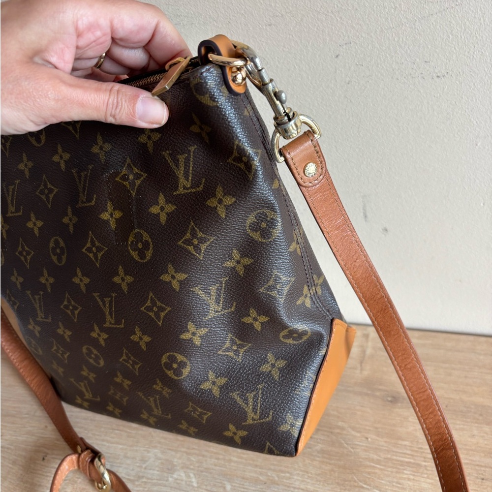 Authentic Louis Vuitton monogram shoulder crossbody bag - Picture 4 of 10